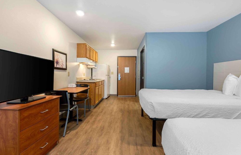 2 Queen Beds | Smoking, Kitchen interior